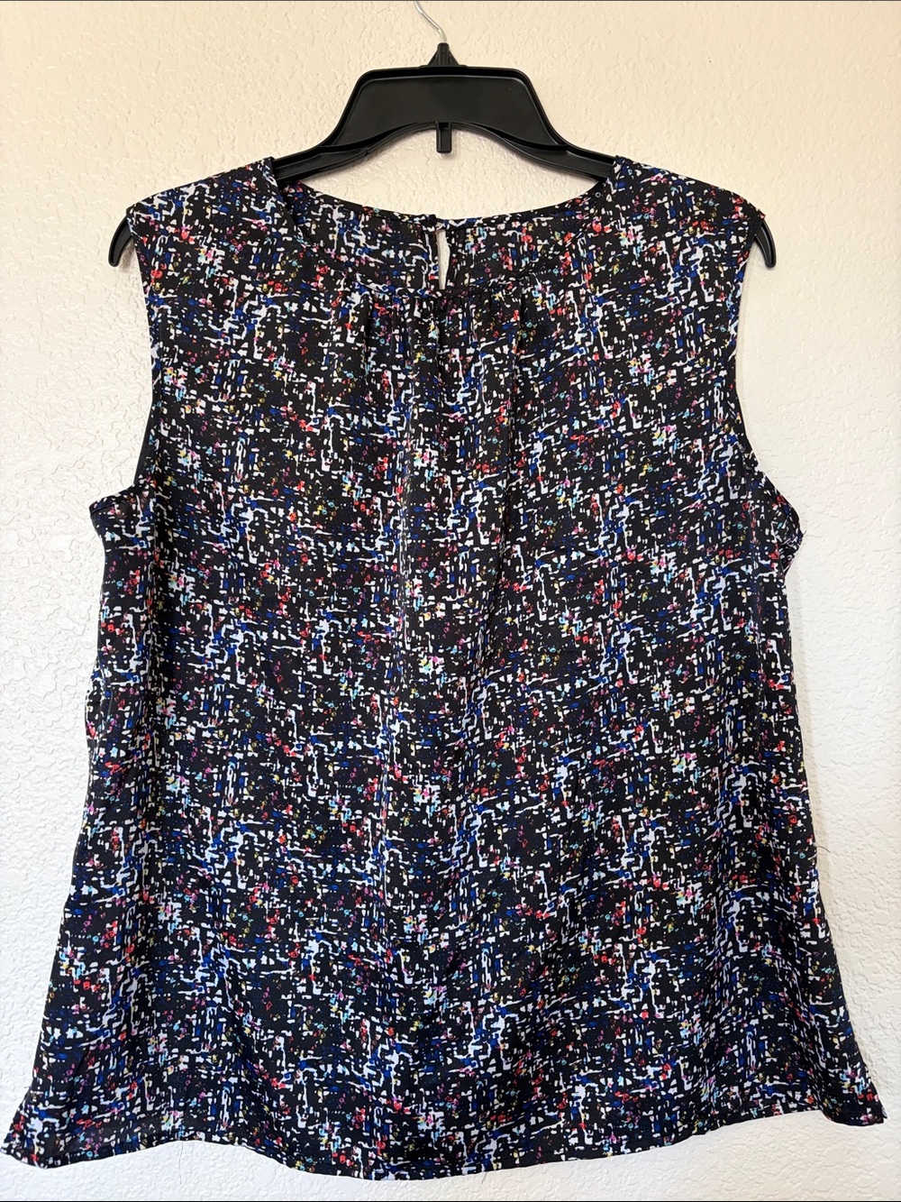 Tahari Black Multicolor Sleeveless Printed Blouse